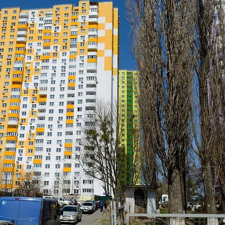 Комфортні Мині-Апартаменти Студіо На Юлії Здановської Kiev Buitenkant foto